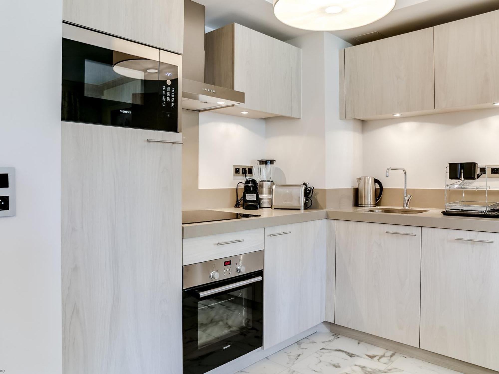 Moderne Avec Wifi Et Parking Sous-terrain A Village - Fr-1-562-28 *